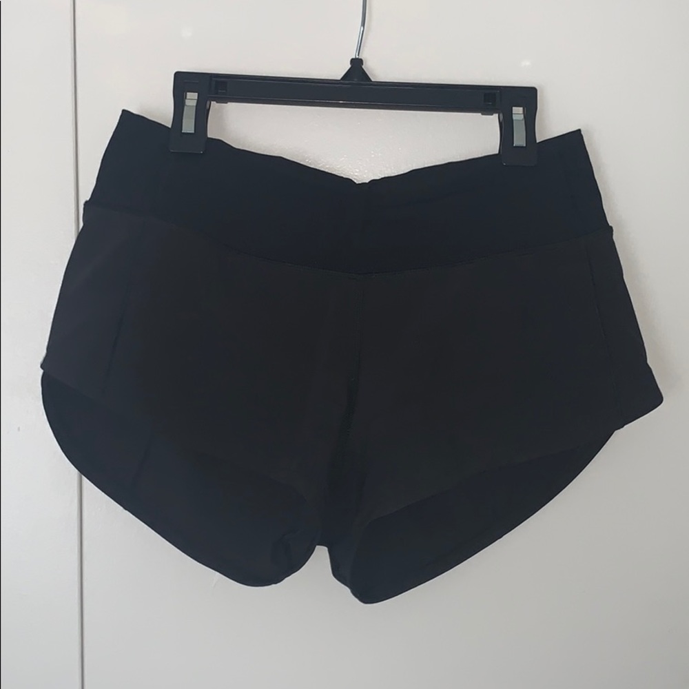 black lululemom shorts